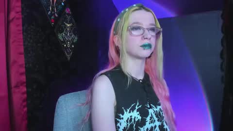 Snapshot of missnikkivill chatting on 03/04/25, 02:17 Mistress Nikki Vill online show from 03/04/25, 02:17