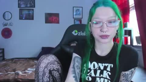 Snapshot of missnikkivill chatting on 05/21/26, 06:15 Mistress Nikki Vill online show from 05/21/26, 06:15
