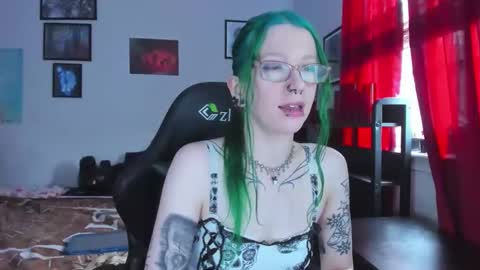 Snapshot of missnikkivill chatting on 05/27/26, 06:27 Mistress Nikki Vill online show from 05/27/26, 06:27