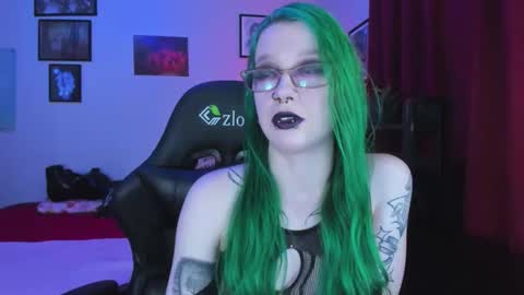 Snapshot of missnikkivill chatting on 06/11/26, 02:53 Mistress Nikki Vill online show from 06/11/26, 02:53