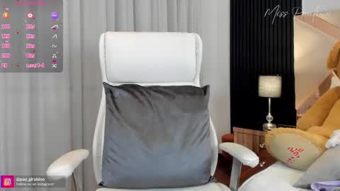 Snapshot of misspaulina__ chatting on 02/20/25, 02:29 Pau Giraldo online show from 02/20/25, 02:29