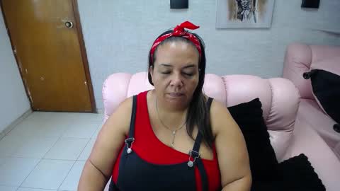 Snapshot of misspenelopenipples chatting on 09/24/25, 11:46 Penelope online show from 09/24/25, 11:46