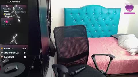 Snapshot of misspurple4 chatting on 01/20/25, 12:15 kassandra online show from 01/20/25, 12:15