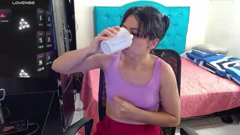 Snapshot of misspurple4 chatting on 02/27/25, 11:26 kassandra online show from 02/27/25, 11:26