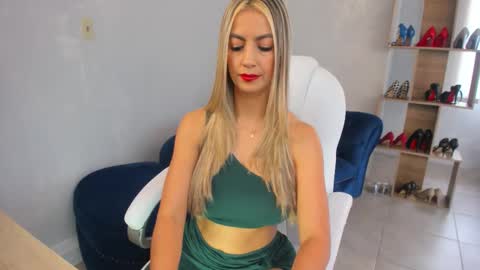 Snapshot of missrhodes1 chatting on 12/02/25, 07:42 Miss Rhodes online show from 12/02/25, 07:42