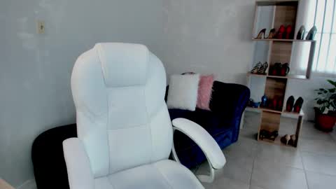 Snapshot of missrhodes1 chatting on 12/15/25, 08:13 Miss Rhodes online show from 12/15/25, 08:13