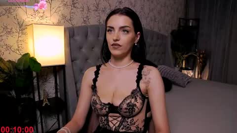 Snapshot of missrosse_ chatting on 06/08/26, 01:28 Emily online show from 06/08/26, 01:28