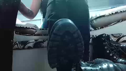 Snapshot of misssam28 chatting on 09/11/25, 08:31 TELL ME MISS online show from 09/11/25, 08:31