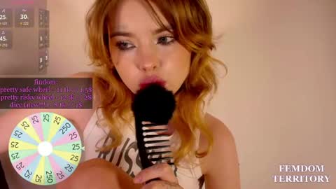 Snapshot of missslola chatting on 06/18/26, 04:33 Misss Lola Angel online show from 06/18/26, 04:33