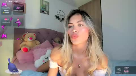 ... Independent model online show from 02/06/26, 01:32