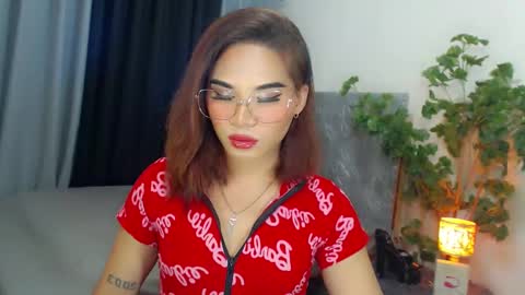 misstrishontop online show from 02/09/25, 01:35