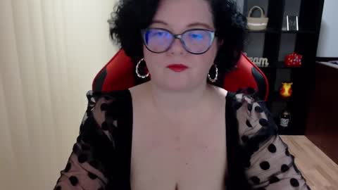 Snapshot of misstruble chatting on 02/09/25, 12:41 MissTruble online show from 02/09/25, 12:41