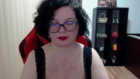 Snapshot of misstruble chatting on 02/28/25, 10:09 MissTruble online show from 02/28/25, 10:09