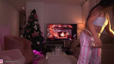 Snapshot of missvalery_1 chatting on 12/11/24, 12:54 OF online show from 12/11/24, 12:54