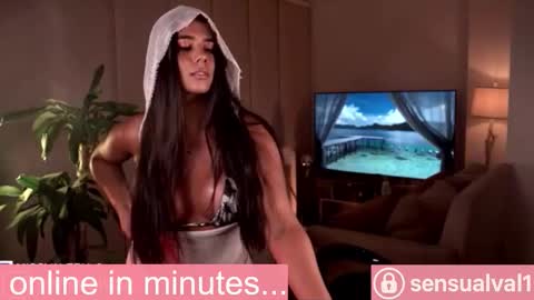 Snapshot of missvalery_1 chatting on 10/22/25, 08:08 OF online show from 10/22/25, 08:08