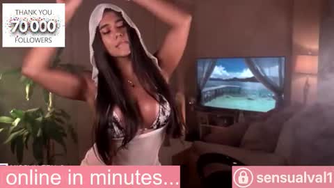 Snapshot of missvalery_1 chatting on 10/28/25, 07:16 OF online show from 10/28/25, 07:16