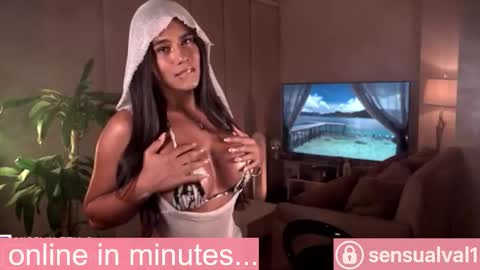 Snapshot of missvalery_1 chatting on 11/04/25, 05:23 OF online show from 11/04/25, 05:23