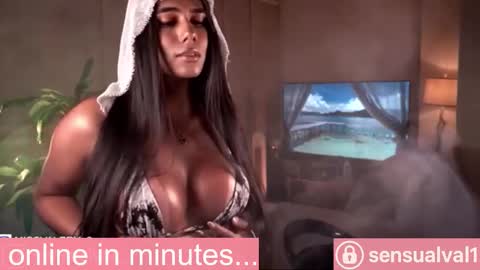 Snapshot of missvalery_1 chatting on 11/18/25, 08:02 OF online show from 11/18/25, 08:02