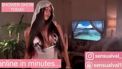 Snapshot of missvalery_1 chatting on 11/20/25, 07:35 OF online show from 11/20/25, 07:35