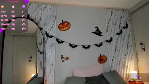 missvioleet online show from 10/19/25, 05:02