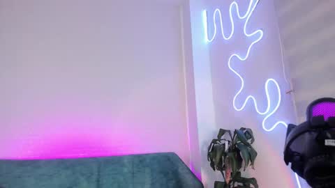 Pau OFmissweetpeach online show from 09/16/25, 01:28