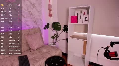 Pau OFmissweetpeach online show from 05/25/26, 08:59
