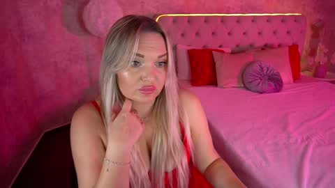 Snapshot of missyymartinezz chatting on 01/25/25, 08:21  Amely  online show from 01/25/25, 08:21