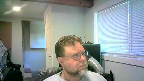 Snapshot of mister_happy567 chatting on 06/15/26, 04:09 Mr. Happy online show from 06/15/26, 04:09