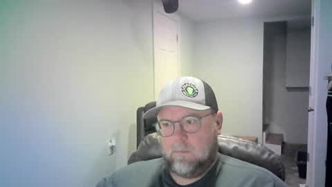 Snapshot of mister_happy567 chatting on 07/14/26, 06:40 Mr. Happy online show from 07/14/26, 06:40