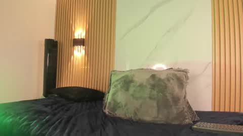 Snapshot of mister_venom chatting on 12/16/25, 12:15 venom online show from 12/16/25, 12:15