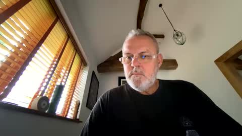 Snapshot of misterblivs chatting on 06/05/26, 06:20 Misterblivs online show from 06/05/26, 06:20