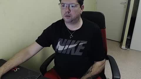 Snapshot of mistercoeur1 chatting on 12/14/24, 08:34 mistercoeur online show from 12/14/24, 08:34