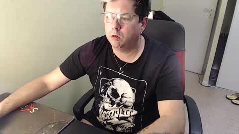 Snapshot of mistercoeur1 chatting on 12/30/24, 04:40 mistercoeur online show from 12/30/24, 04:40