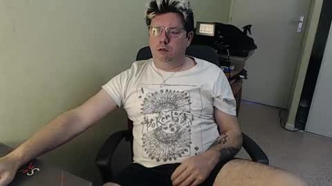 Snapshot of mistercoeur1 chatting on 01/07/25, 03:44 mistercoeur online show from 01/07/25, 03:44