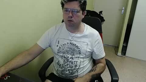 Snapshot of mistercoeur1 chatting on 01/08/25, 08:27 mistercoeur online show from 01/08/25, 08:27