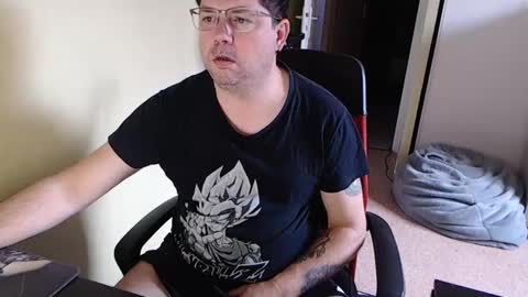 Snapshot of mistercoeur1 chatting on 02/19/25, 07:50 mistercoeur online show from 02/19/25, 07:50