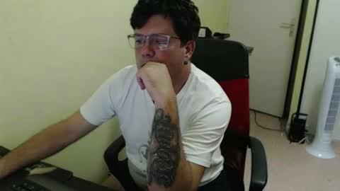 Snapshot of mistercoeur1 chatting on 09/15/25, 05:35 mistercoeur online show from 09/15/25, 05:35