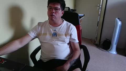 Snapshot of mistercoeur1 chatting on 10/13/25, 04:51 mistercoeur online show from 10/13/25, 04:51