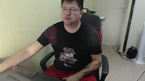 Snapshot of mistercoeur1 chatting on 10/25/25, 08:11 mistercoeur online show from 10/25/25, 08:11