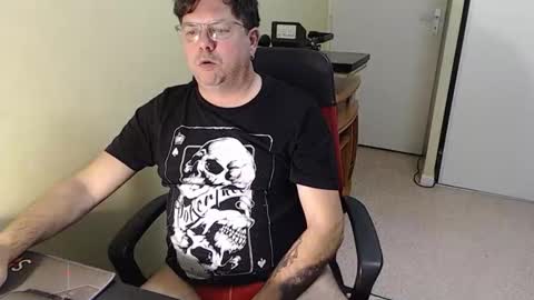 Snapshot of mistercoeur1 chatting on 11/24/25, 05:23 mistercoeur online show from 11/24/25, 05:23