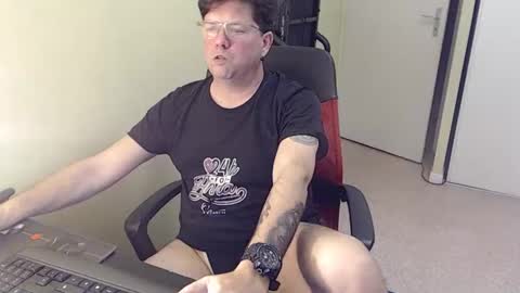 Snapshot of mistercoeur1 chatting on 02/10/26, 04:33 mistercoeur online show from 02/10/26, 04:33