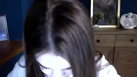 Ines online show from 11/29/25, 07:22