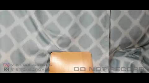 Snapshot of mistique_groves chatting on 10/09/25, 03:04 Mistique Groves online show from 10/09/25, 03:04