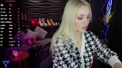 Snapshot of mistress_darsy chatting on 12/17/24, 01:49 Darsy online show from 12/17/24, 01:49