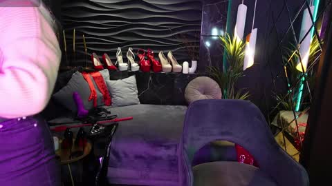 Snapshot of mistress_darsy chatting on 01/23/25, 01:45 Darsy online show from 01/23/25, 01:45