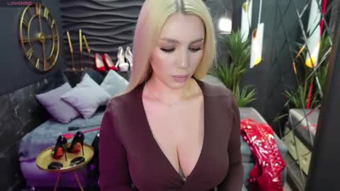 Snapshot of mistress_darsy chatting on 02/10/25, 01:44 Darsy online show from 02/10/25, 01:44