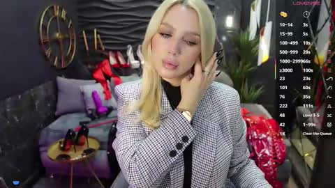 Snapshot of mistress_darsy chatting on 02/11/25, 01:41 Darsy online show from 02/11/25, 01:41
