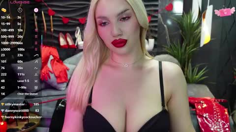Snapshot of mistress_darsy chatting on 02/14/25, 12:03 Darsy online show from 02/14/25, 12:03