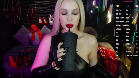 Snapshot of mistress_darsy chatting on 02/26/25, 12:14 Darsy online show from 02/26/25, 12:14