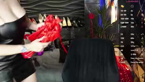 Snapshot of mistress_darsy chatting on 10/05/25, 05:50 Darsy online show from 10/05/25, 05:50